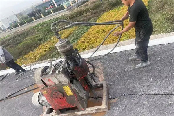 金阳马路面下沉注浆加固